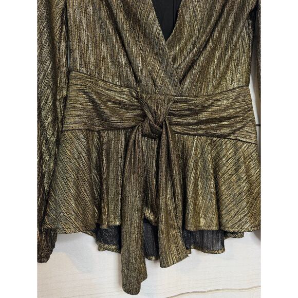 Do + Be Gold Long Sleeve Top NWT Size SM Fun For Holidays - Picture 5 of 7